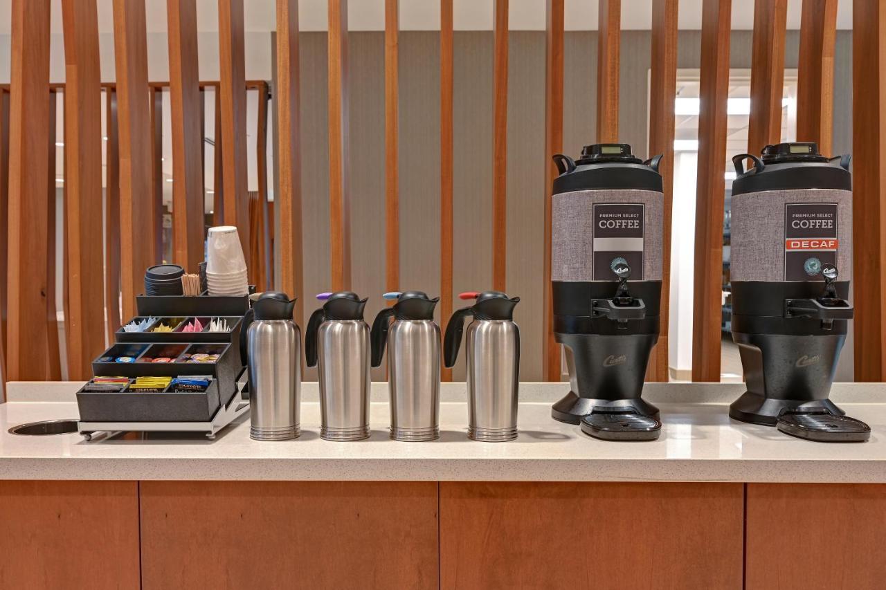 阿尔伯克基大学区万豪春丘套房酒店 外观 照片