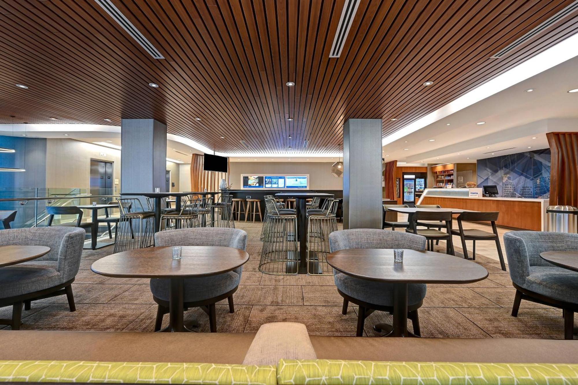 阿尔伯克基大学区万豪春丘套房酒店 外观 照片